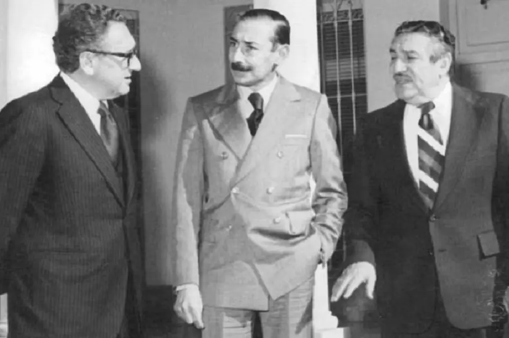 Kissinger-Videla.jpg